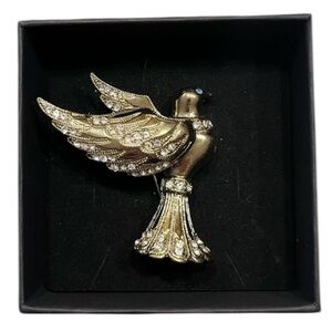 Vintage bird brooch with crystals.
